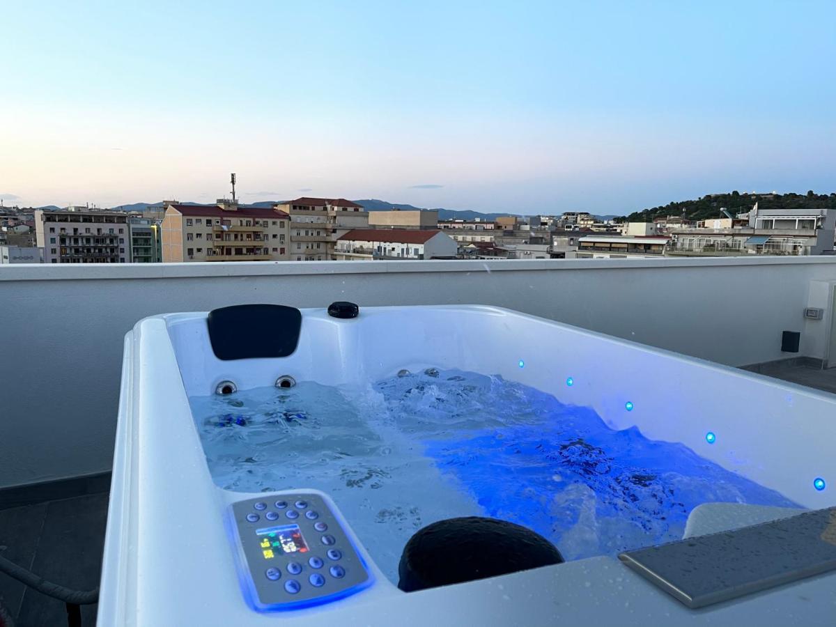 18 Dante Luxury Suites Cagliari Eksteriør billede